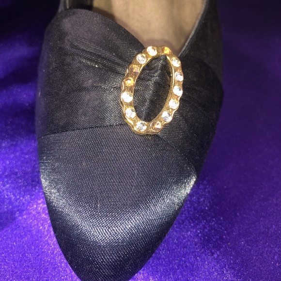 NWOT πArtini  Classic Satin Pumps with Decorative Element - Picture 5 of 8